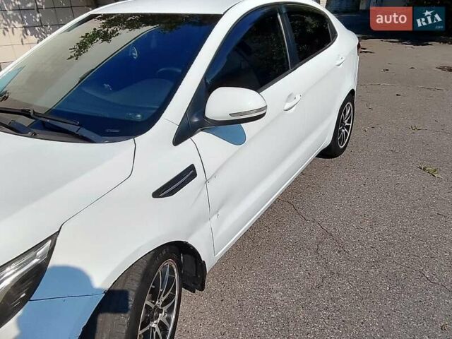 Білий Кіа Ріо, об'ємом двигуна 1.6 л та пробігом 202 тис. км за 6500 $, фото 15 на Automoto.ua