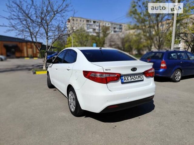 Белый Киа Рио, объемом двигателя 1.6 л и пробегом 138 тыс. км за 8450 $, фото 3 на Automoto.ua