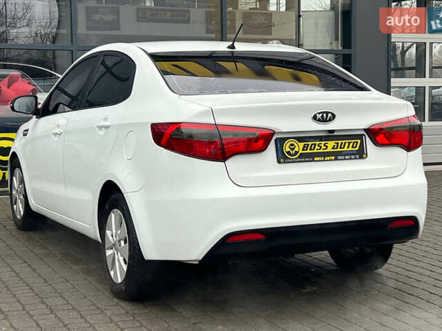 Белый Киа Рио, объемом двигателя 1.59 л и пробегом 150 тыс. км за 7100 $, фото 4 на Automoto.ua