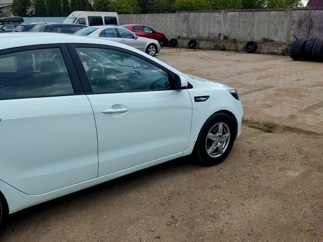 Белый Киа Рио, объемом двигателя 1.4 л и пробегом 206 тыс. км за 5500 $, фото 3 на Automoto.ua