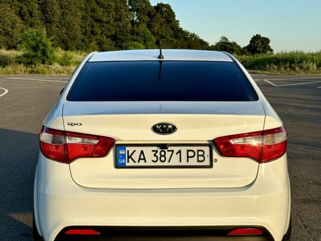 Білий Кіа Ріо, об'ємом двигуна 1.4 л та пробігом 142 тис. км за 6000 $, фото 7 на Automoto.ua