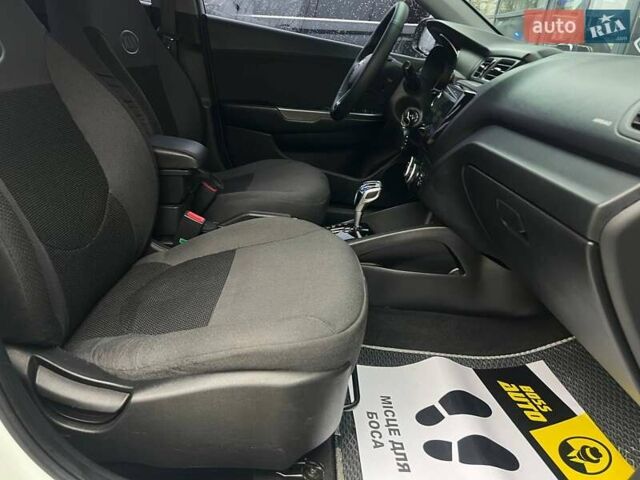 Белый Киа Рио, объемом двигателя 1.59 л и пробегом 150 тыс. км за 7100 $, фото 8 на Automoto.ua