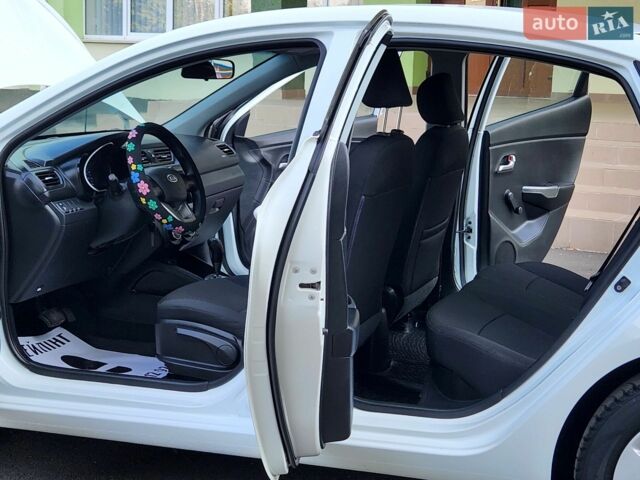 Белый Киа Рио, объемом двигателя 1.4 л и пробегом 143 тыс. км за 9350 $, фото 36 на Automoto.ua