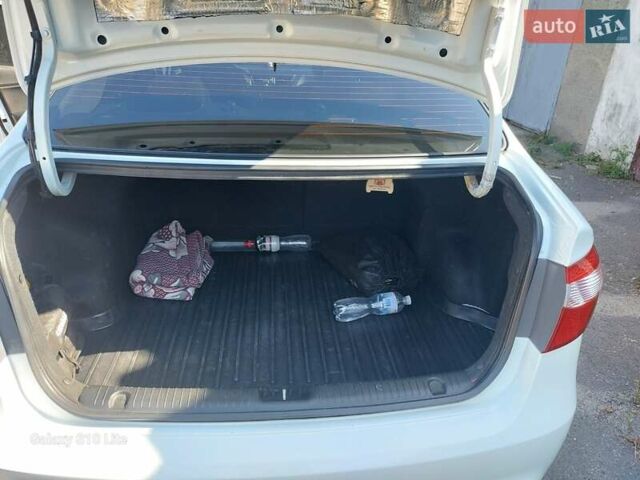 Білий Кіа Ріо, об'ємом двигуна 1.4 л та пробігом 69 тис. км за 8999 $, фото 15 на Automoto.ua