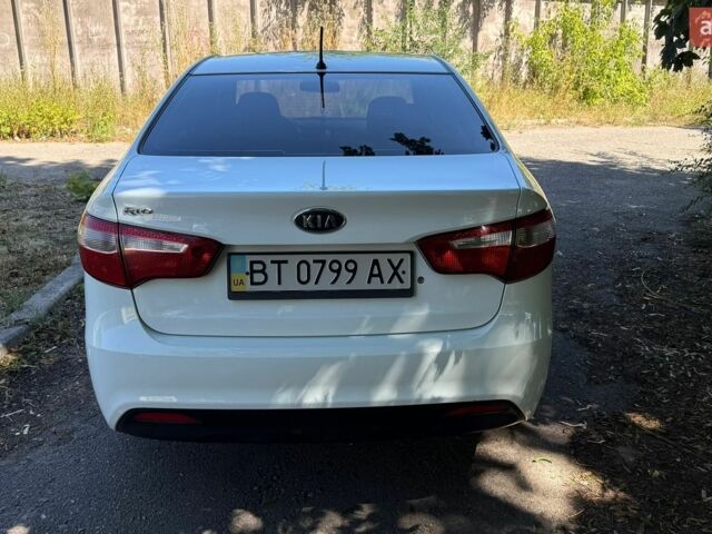 Белый Киа Рио, объемом двигателя 1.4 л и пробегом 129 тыс. км за 7500 $, фото 3 на Automoto.ua