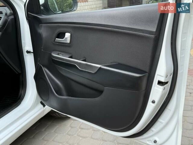 Белый Киа Рио, объемом двигателя 1.6 л и пробегом 82 тыс. км за 9600 $, фото 31 на Automoto.ua