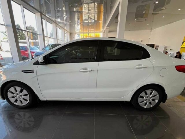 Білий Кіа Ріо, об'ємом двигуна 1.6 л та пробігом 182 тис. км за 7330 $, фото 3 на Automoto.ua