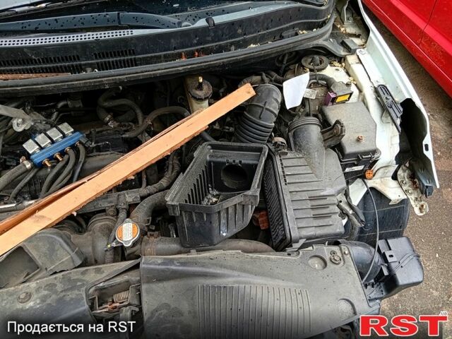 Білий Кіа Ріо, об'ємом двигуна 1.4 л та пробігом 289 тис. км за 3400 $, фото 4 на Automoto.ua