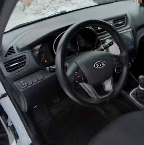 Белый Киа Рио, объемом двигателя 1.4 л и пробегом 120 тыс. км за 6200 $, фото 3 на Automoto.ua