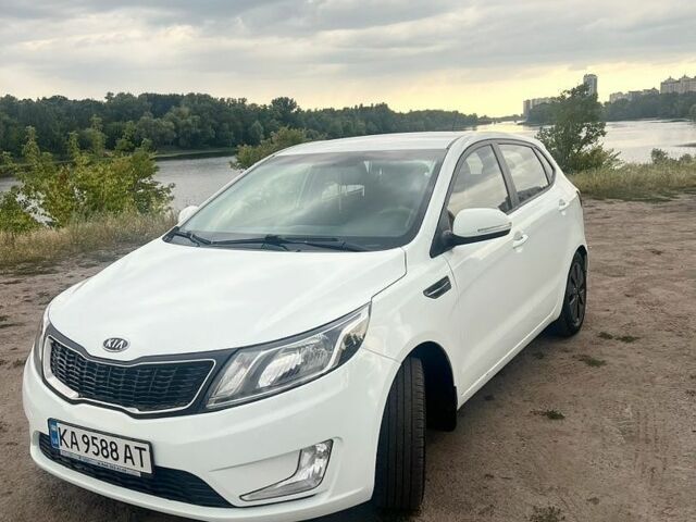 Белый Киа Рио, объемом двигателя 1.6 л и пробегом 200 тыс. км за 7500 $, фото 9 на Automoto.ua