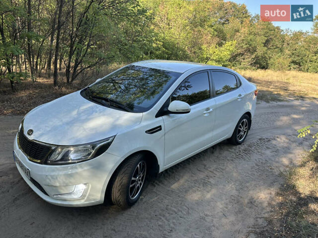 Белый Киа Рио, объемом двигателя 1.59 л и пробегом 109 тыс. км за 9500 $, фото 2 на Automoto.ua