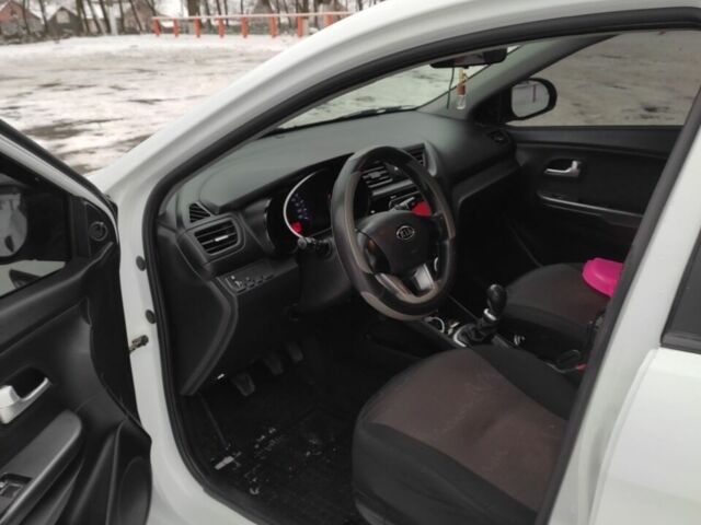 Белый Киа Рио, объемом двигателя 1.4 л и пробегом 98 тыс. км за 8600 $, фото 6 на Automoto.ua