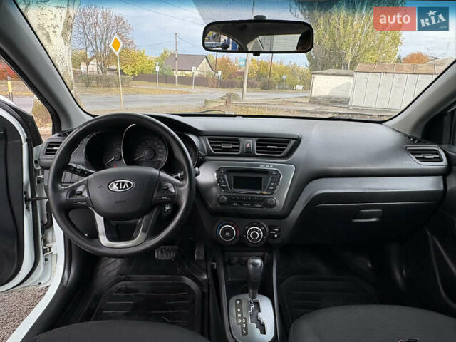 Кіа Ріо 2012 у Никополе на Automoto.ua Білий Кіа Ріо, об'ємом двигуна 1.4 л та пробігом 168 тис. км за 7500 $, фото 12 на Automoto.ua