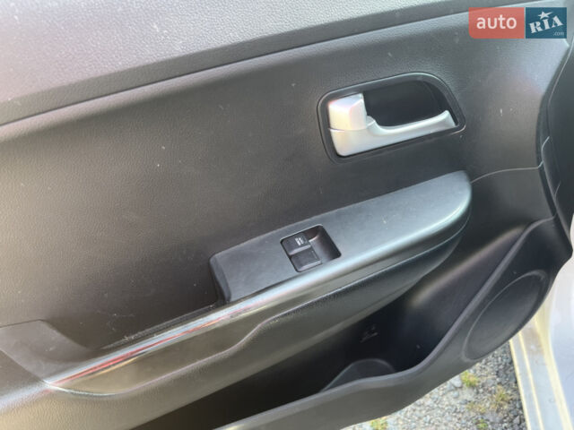 Белый Киа Рио, объемом двигателя 1.4 л и пробегом 41 тыс. км за 8700 $, фото 9 на Automoto.ua