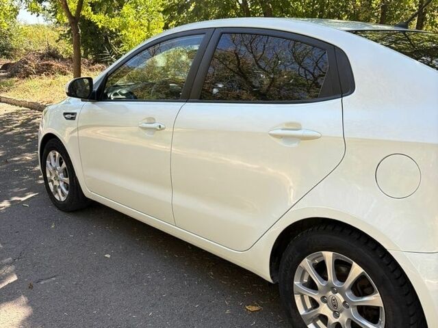 Белый Киа Рио, объемом двигателя 1.4 л и пробегом 131 тыс. км за 8499 $, фото 4 на Automoto.ua