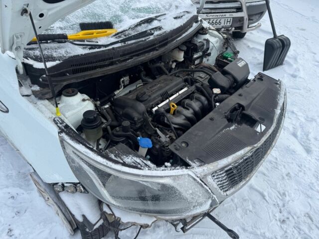 Белый Киа Рио, объемом двигателя 1.4 л и пробегом 175 тыс. км за 2800 $, фото 5 на Automoto.ua