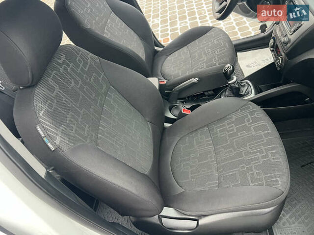 Белый Киа Рио, объемом двигателя 1.6 л и пробегом 42 тыс. км за 9600 $, фото 53 на Automoto.ua