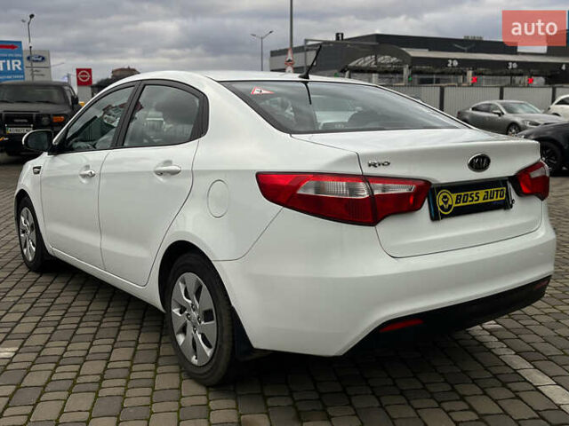 Белый Киа Рио, объемом двигателя 1.4 л и пробегом 200 тыс. км за 6900 $, фото 4 на Automoto.ua