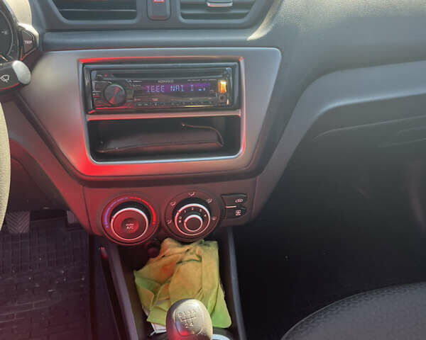 Белый Киа Рио, объемом двигателя 1.4 л и пробегом 41 тыс. км за 8700 $, фото 11 на Automoto.ua