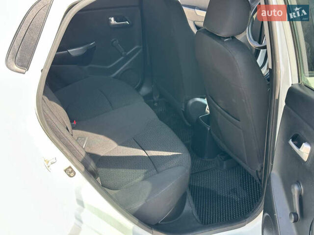 Белый Киа Рио, объемом двигателя 1.4 л и пробегом 96 тыс. км за 8700 $, фото 12 на Automoto.ua