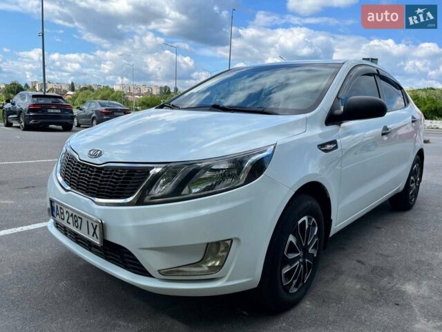Белый Киа Рио, объемом двигателя 1.4 л и пробегом 220 тыс. км за 6900 $, фото 1 на Automoto.ua