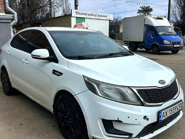 Белый Киа Рио, объемом двигателя 1.4 л и пробегом 256 тыс. км за 5200 $, фото 2 на Automoto.ua