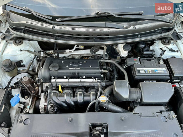 Білий Кіа Ріо, об'ємом двигуна 1.4 л та пробігом 142 тис. км за 6200 $, фото 38 на Automoto.ua