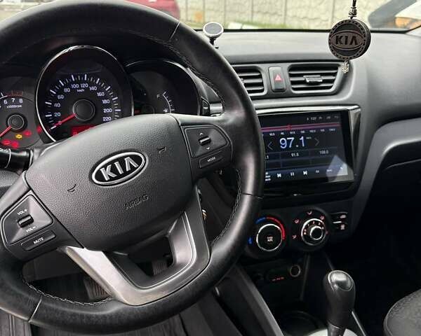 Білий Кіа Ріо, об'ємом двигуна 1.6 л та пробігом 91 тис. км за 8600 $, фото 19 на Automoto.ua