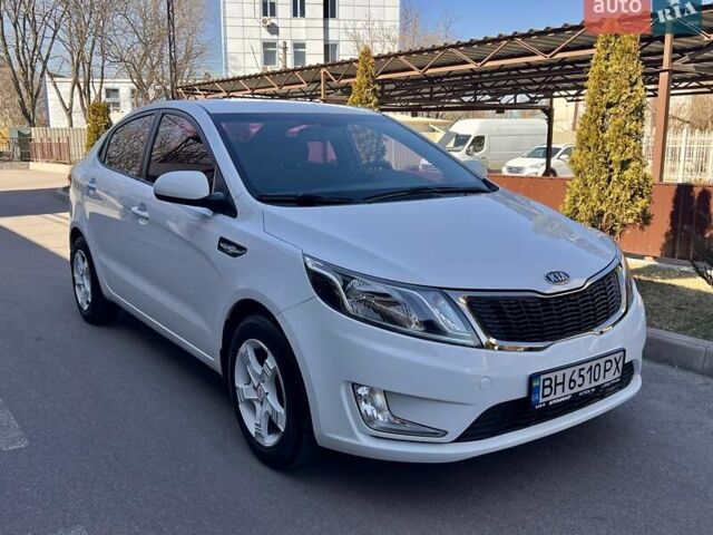 Білий Кіа Ріо, об'ємом двигуна 1.59 л та пробігом 48 тис. км за 10200 $, фото 2 на Automoto.ua