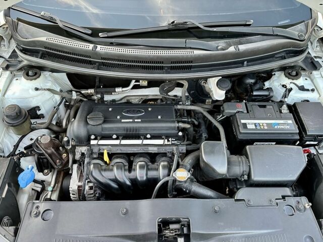 Білий Кіа Ріо, об'ємом двигуна 1.4 л та пробігом 142 тис. км за 6000 $, фото 23 на Automoto.ua
