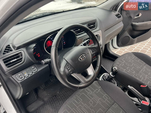 Белый Киа Рио, объемом двигателя 1.6 л и пробегом 42 тыс. км за 9700 $, фото 40 на Automoto.ua