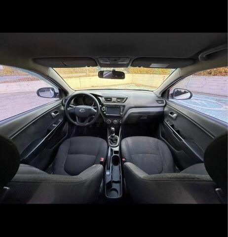 Белый Киа Рио, объемом двигателя 1.4 л и пробегом 210 тыс. км за 7500 $, фото 2 на Automoto.ua