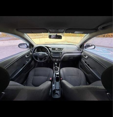 Белый Киа Рио, объемом двигателя 1.4 л и пробегом 210 тыс. км за 5700 $, фото 2 на Automoto.ua