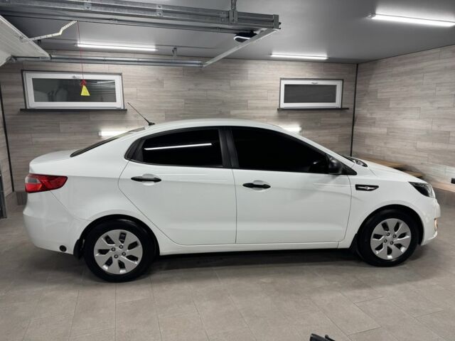 Белый Киа Рио, объемом двигателя 1.4 л и пробегом 167 тыс. км за 7500 $, фото 5 на Automoto.ua