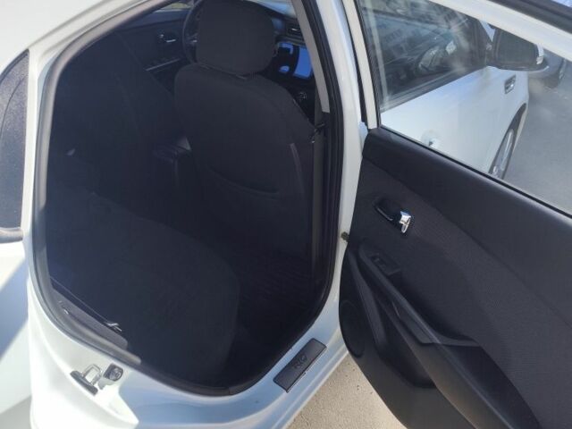 Белый Киа Рио, объемом двигателя 1.6 л и пробегом 198 тыс. км за 8000 $, фото 7 на Automoto.ua