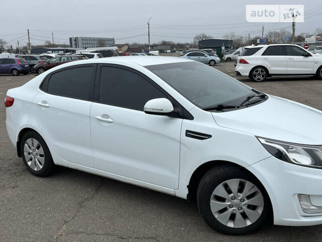 Белый Киа Рио, объемом двигателя 1.59 л и пробегом 290 тыс. км за 8000 $, фото 1 на Automoto.ua