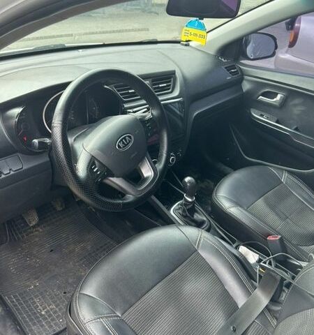 Белый Киа Рио, объемом двигателя 1.4 л и пробегом 315 тыс. км за 4999 $, фото 5 на Automoto.ua