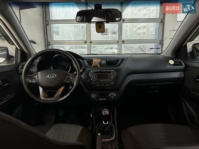 Белый Киа Рио, объемом двигателя 1.59 л и пробегом 112 тыс. км за 8700 $, фото 7 на Automoto.ua