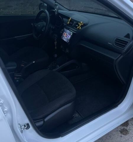 Білий Кіа Ріо, об'ємом двигуна 1.6 л та пробігом 163 тис. км за 5999 $, фото 21 на Automoto.ua