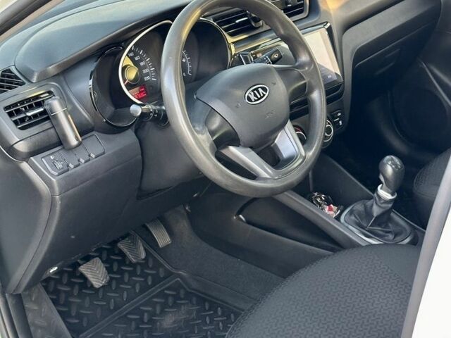 Білий Кіа Ріо, об'ємом двигуна 1.4 л та пробігом 142 тис. км за 6000 $, фото 14 на Automoto.ua