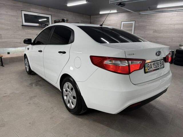 Белый Киа Рио, объемом двигателя 1.4 л и пробегом 167 тыс. км за 7500 $, фото 2 на Automoto.ua