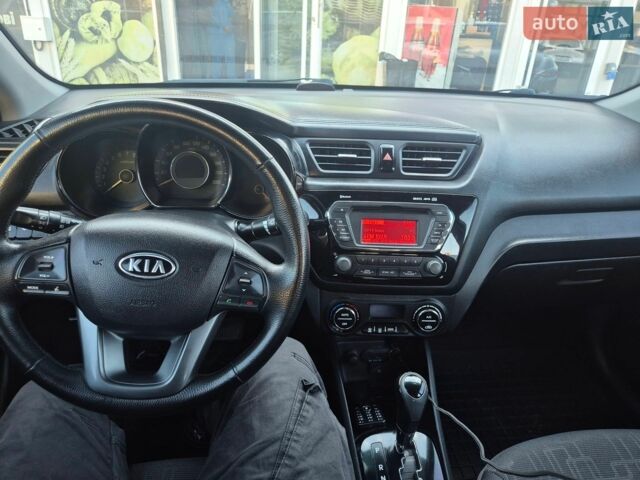 Білий Кіа Ріо, об'ємом двигуна 1.6 л та пробігом 196 тис. км за 7950 $, фото 5 на Automoto.ua