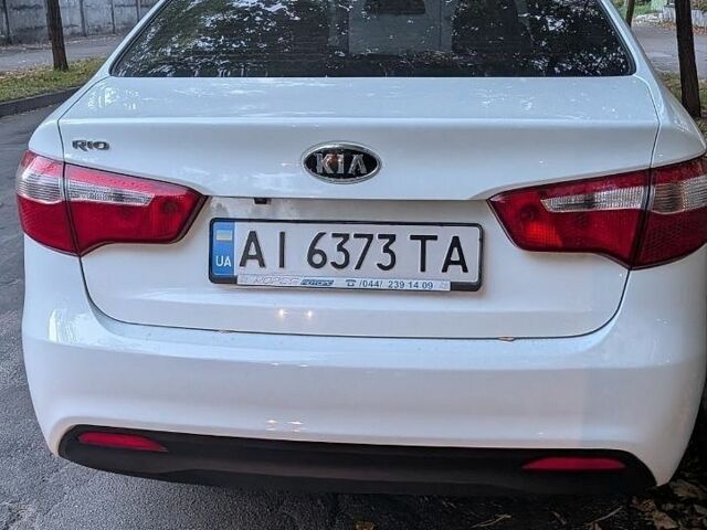 Белый Киа Рио, объемом двигателя 1.6 л и пробегом 160 тыс. км за 8000 $, фото 3 на Automoto.ua