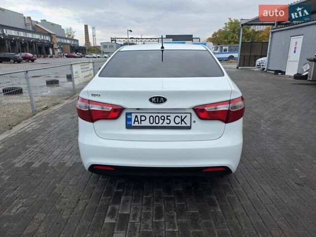 Белый Киа Рио, объемом двигателя 1.4 л и пробегом 288 тыс. км за 7500 $, фото 8 на Automoto.ua