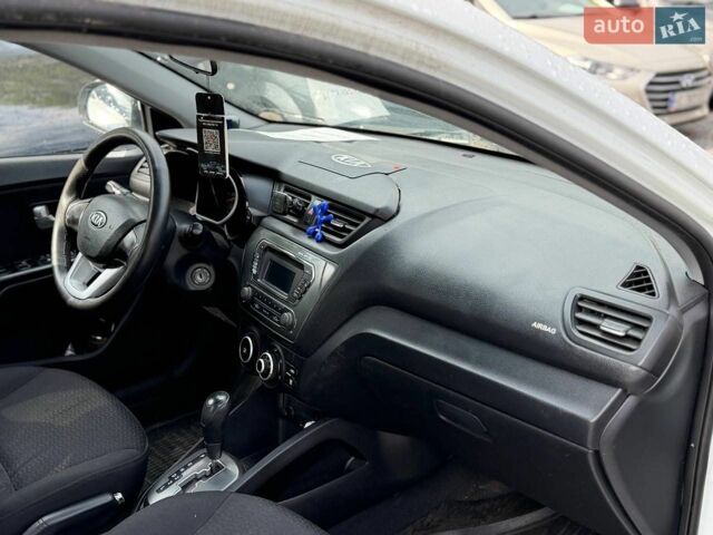 Білий Кіа Ріо, об'ємом двигуна 1.59 л та пробігом 209 тис. км за 4699 $, фото 11 на Automoto.ua