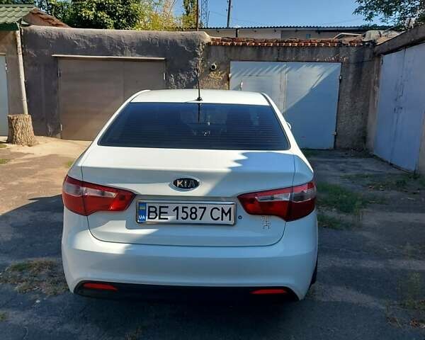 Білий Кіа Ріо, об'ємом двигуна 1.4 л та пробігом 69 тис. км за 8999 $, фото 1 на Automoto.ua