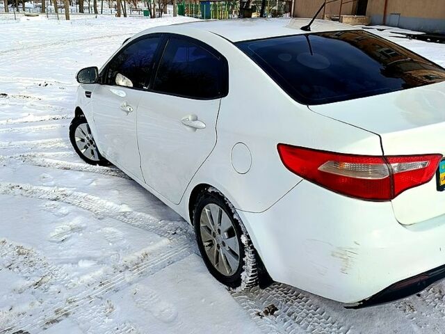 Белый Киа Рио, объемом двигателя 1.6 л и пробегом 168 тыс. км за 4999 $, фото 2 на Automoto.ua