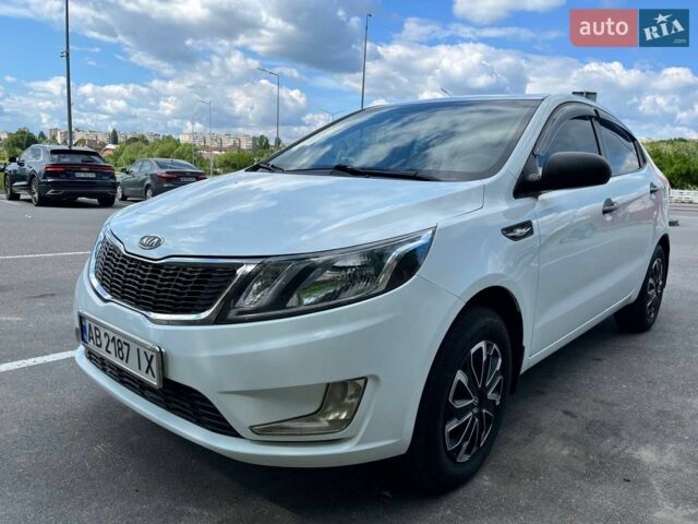 Белый Киа Рио, объемом двигателя 1.4 л и пробегом 220 тыс. км за 6900 $, фото 1 на Automoto.ua