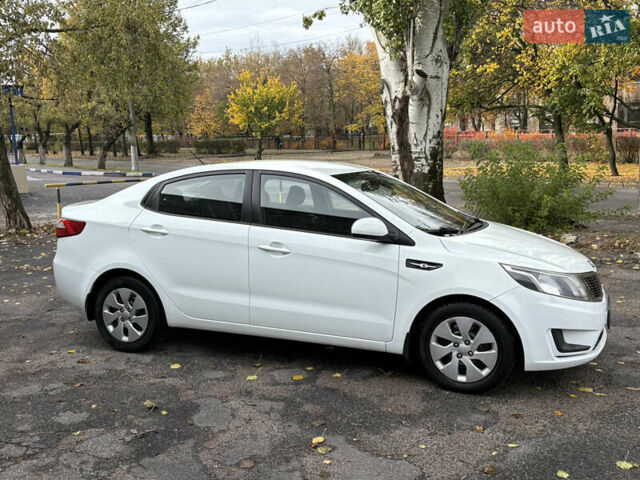 Кіа Ріо 2012 у Никополе на Automoto.ua Білий Кіа Ріо, об'ємом двигуна 1.4 л та пробігом 168 тис. км за 7500 $, фото 4 на Automoto.ua