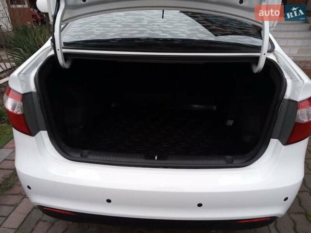 Белый Киа Рио, объемом двигателя 1.6 л и пробегом 42 тыс. км за 7800 $, фото 5 на Automoto.ua